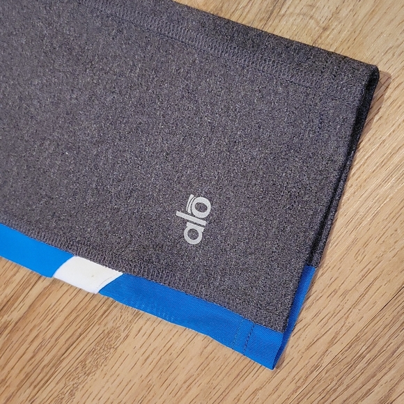 NWOT Alo Yoga Capris - Picture 3 of 5